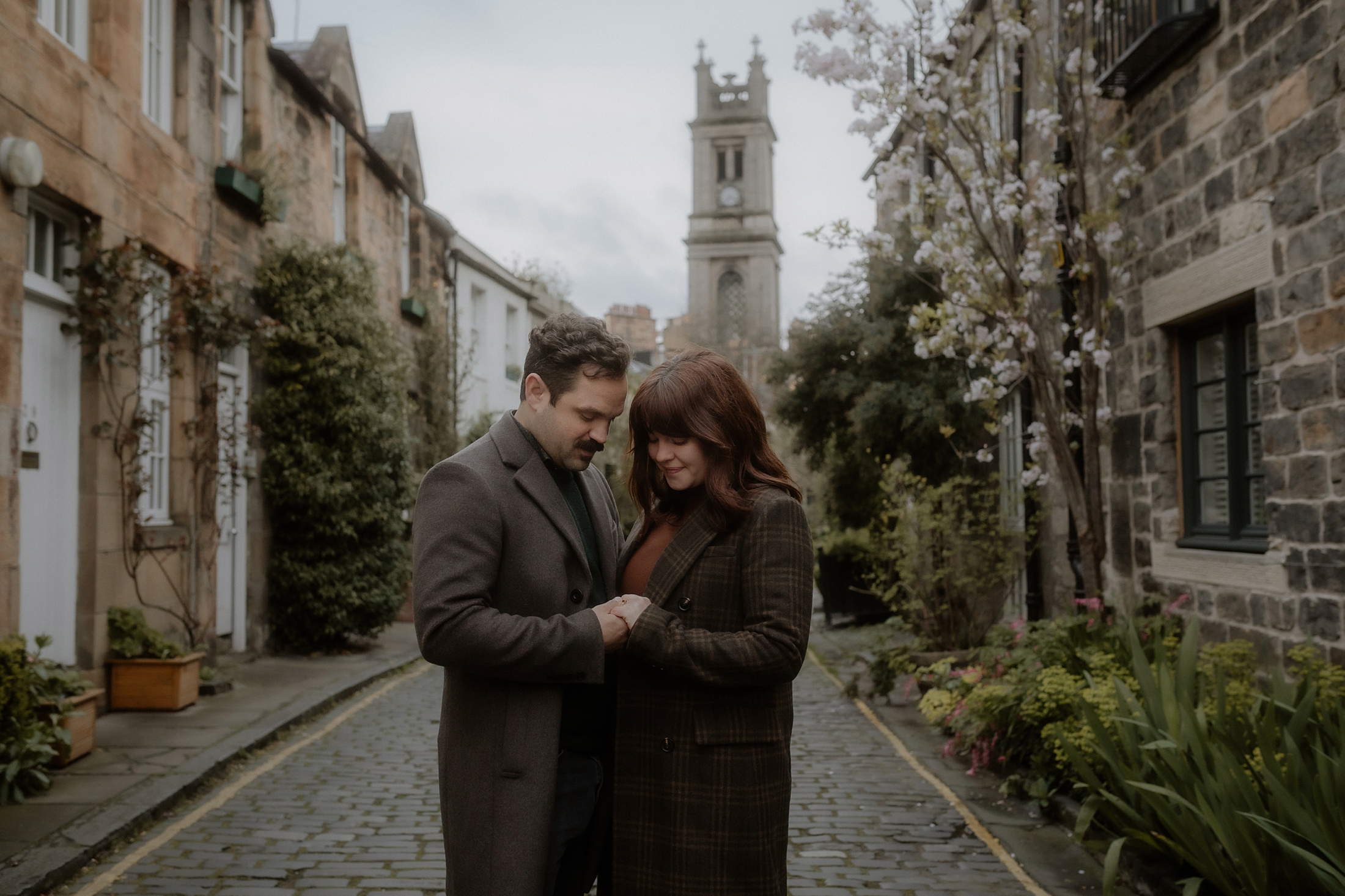 Romantic portrait of couple in Edinburgh’s New Town on Circus Lane